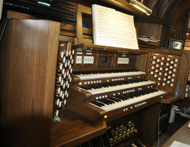 Manchester Crematorium Regent Classic Organ