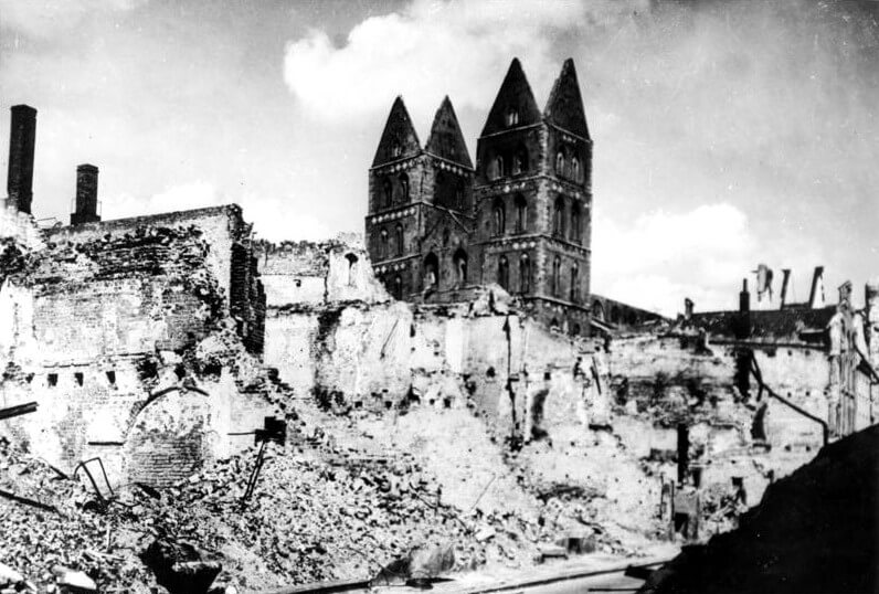 Bundesarchiv Bild Lübeck, Ruinen um Marien-Kirche