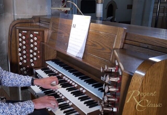 Hollins Trumpet Minuet on Regent Classic Organ at St Mary's Witney