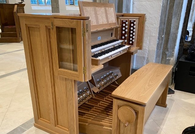 Viscount Regent Classic Organ at Rayleigh