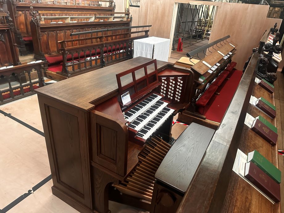 Organ console front St Johns College