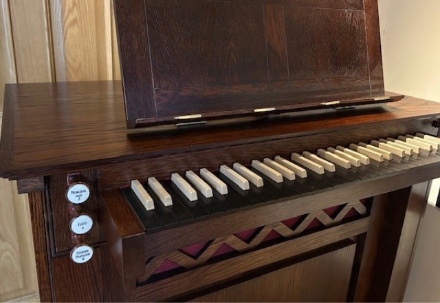 Worcester College Chamber Organ keyboard